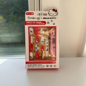 NWT the crème shop x hello kitty press on reusable nails
